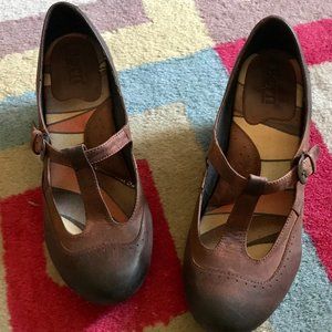 Born Bayley heels in size 10M brown leather